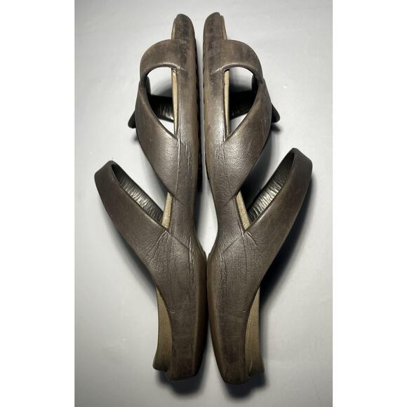 Crocs Sandals Cleo V Womens Size 8 Brown Strappy Slide Ring Detail Croslite - Picture 6 of 8